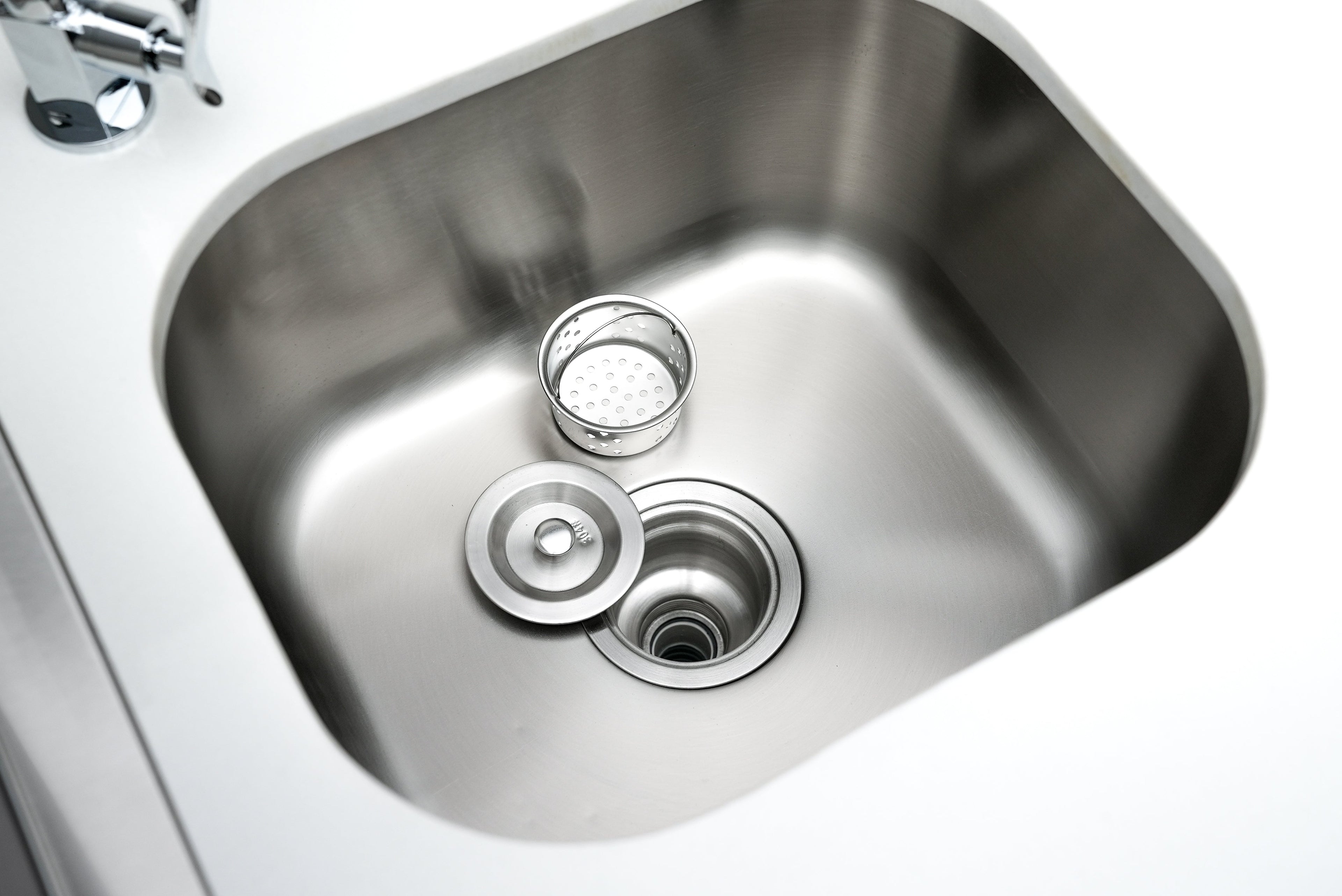 Mont Alpi 805 Island with a 90 Degree Corner, Kegerator and Beverage Center - Wheatland Fireplace